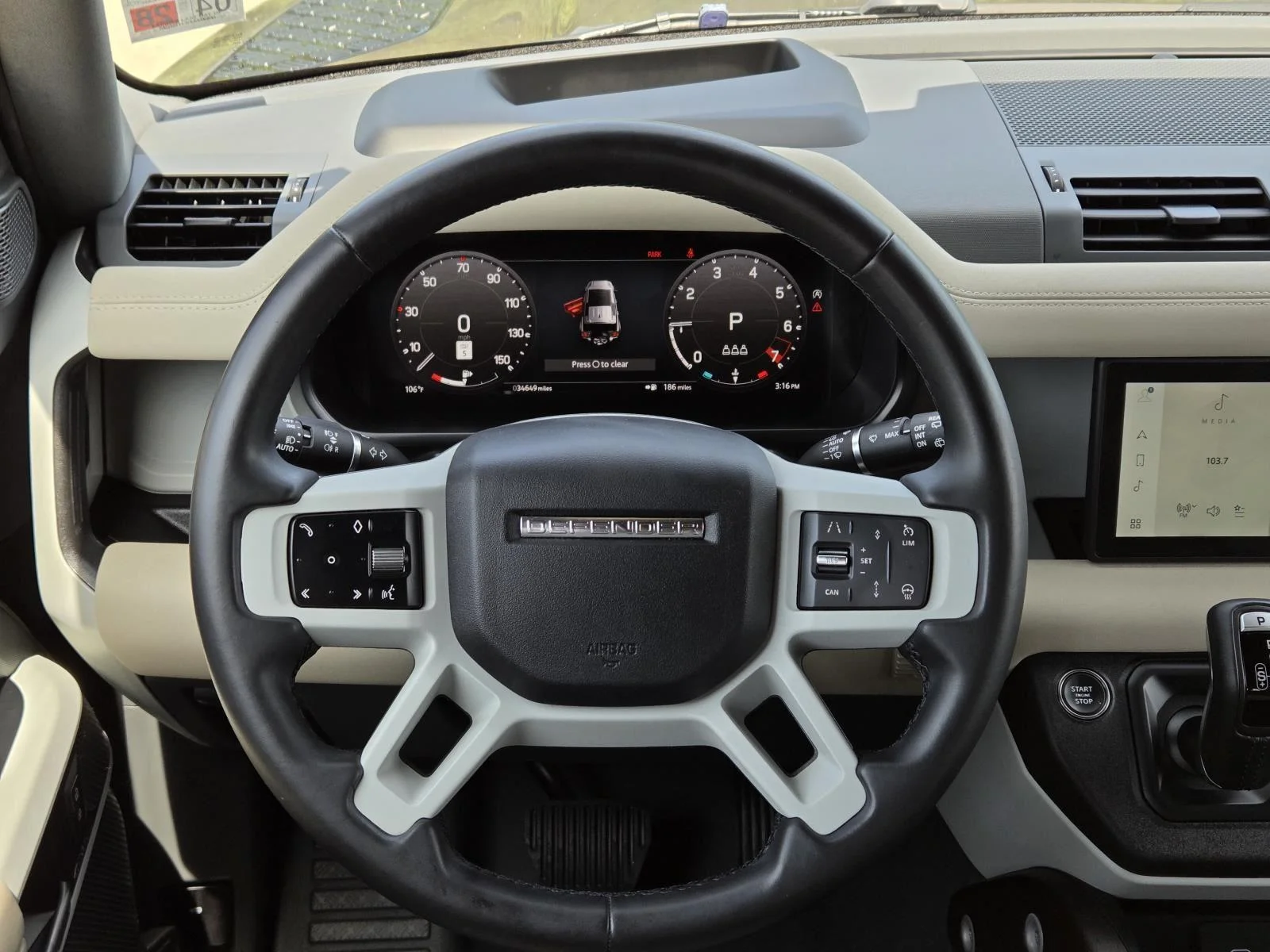 Certified Used 2023  Land Rover X-Dynamic SE image 18
