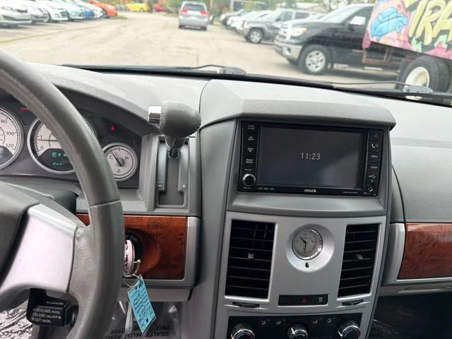 Used 2009 Green Chrysler Touring image 12