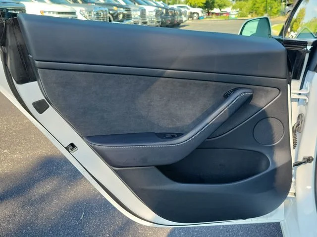 Used 2023 White Tesla Base image 28