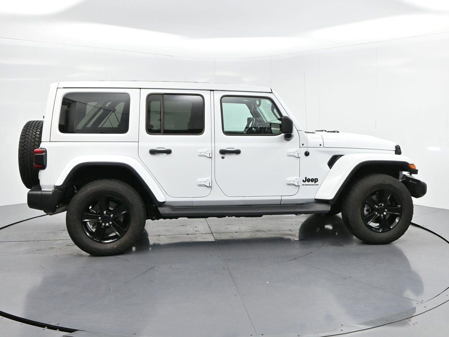 Used 2023 White Jeep Sahara Altitude image 8