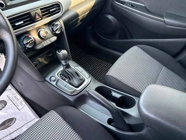 Used 2019 Red Hyundai SE image 17