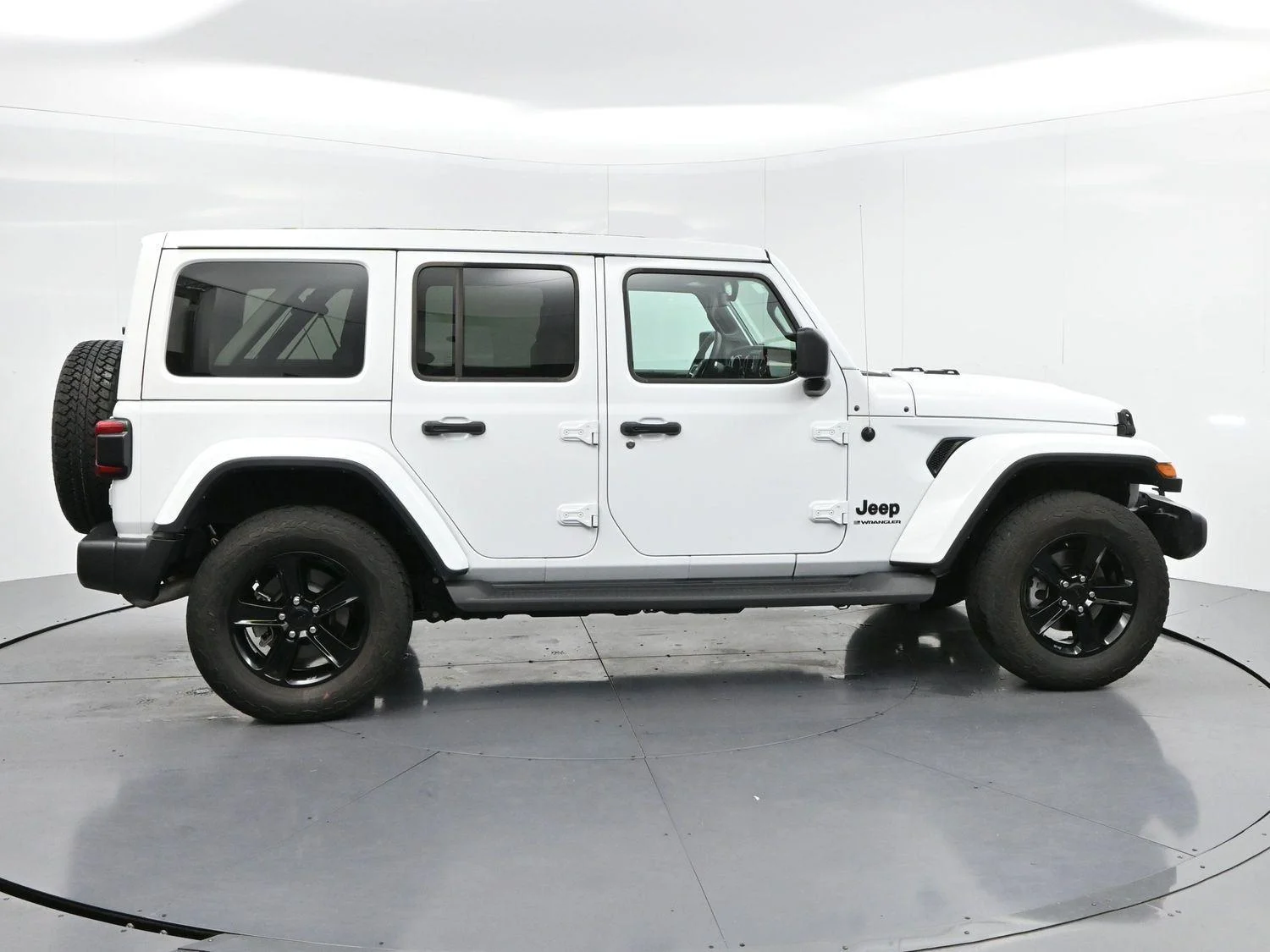 Used 2023 White Jeep Sahara Altitude image 8