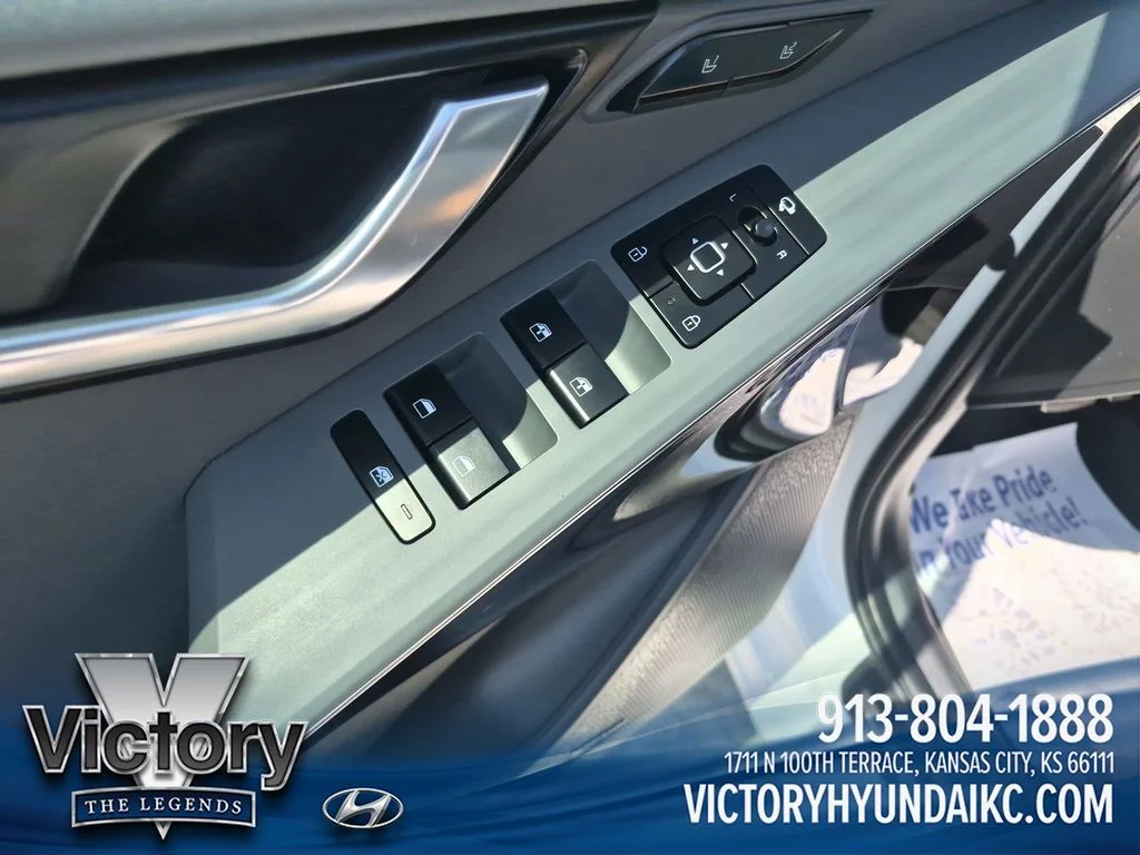 Used 2023 White Kia SX Touring image 11