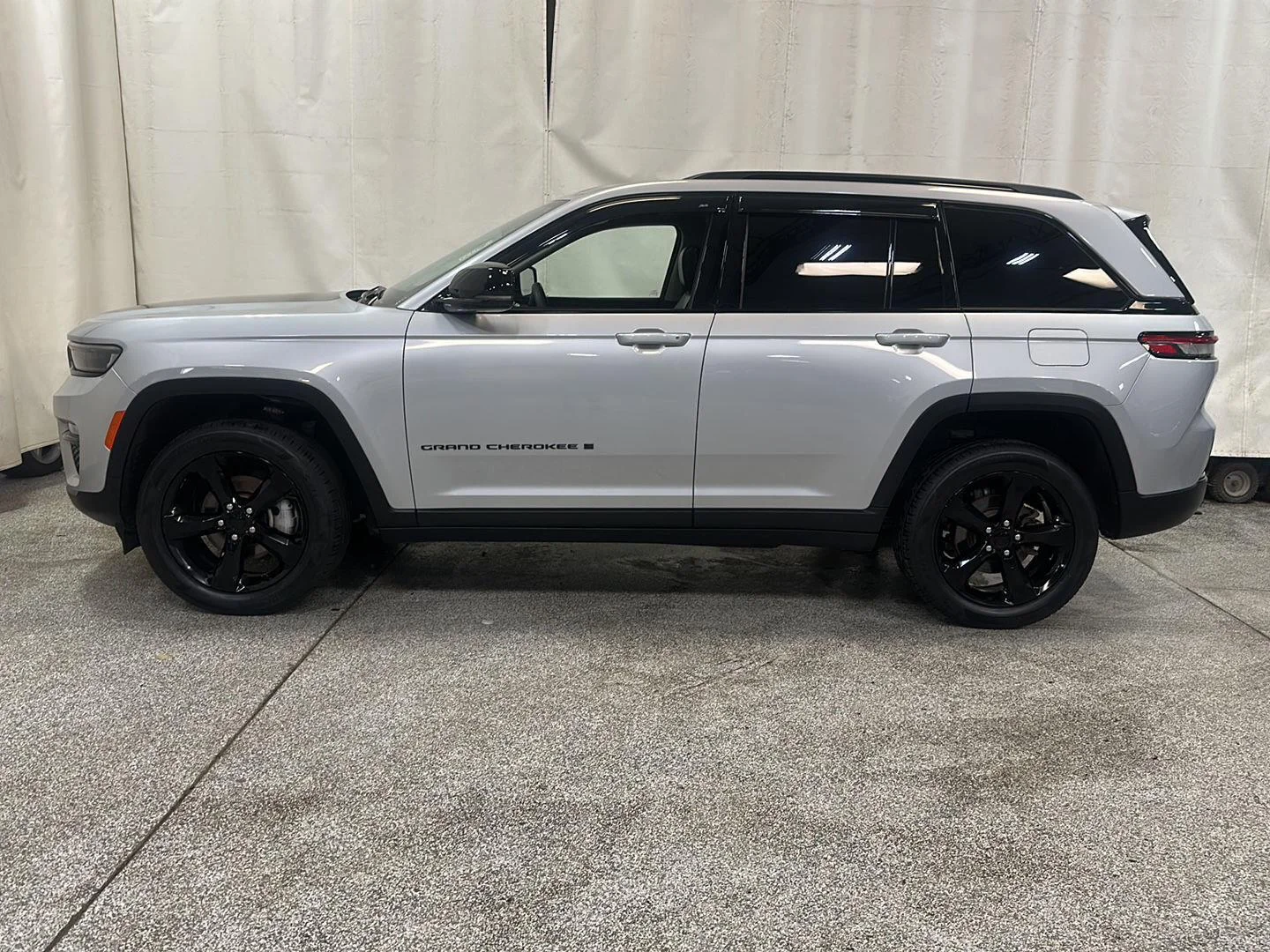 Used 2024 Jeep Grand Cherokee Limited with VIN 1C4RJHBG2RC703186 for sale in Waconia, Minnesota