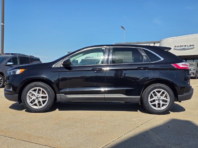 Used 2024 Agate Black Metallic Ford SEL image 4