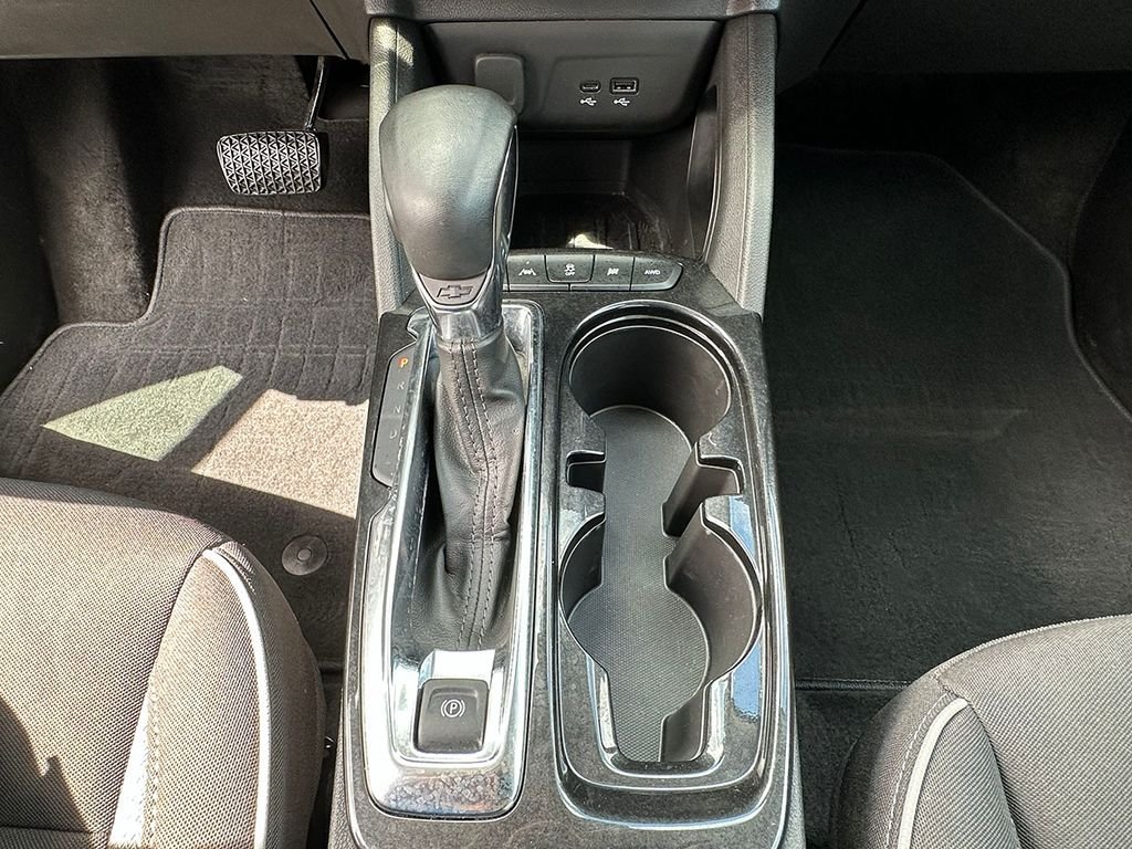 Used 2025 White Chevrolet LT image 29