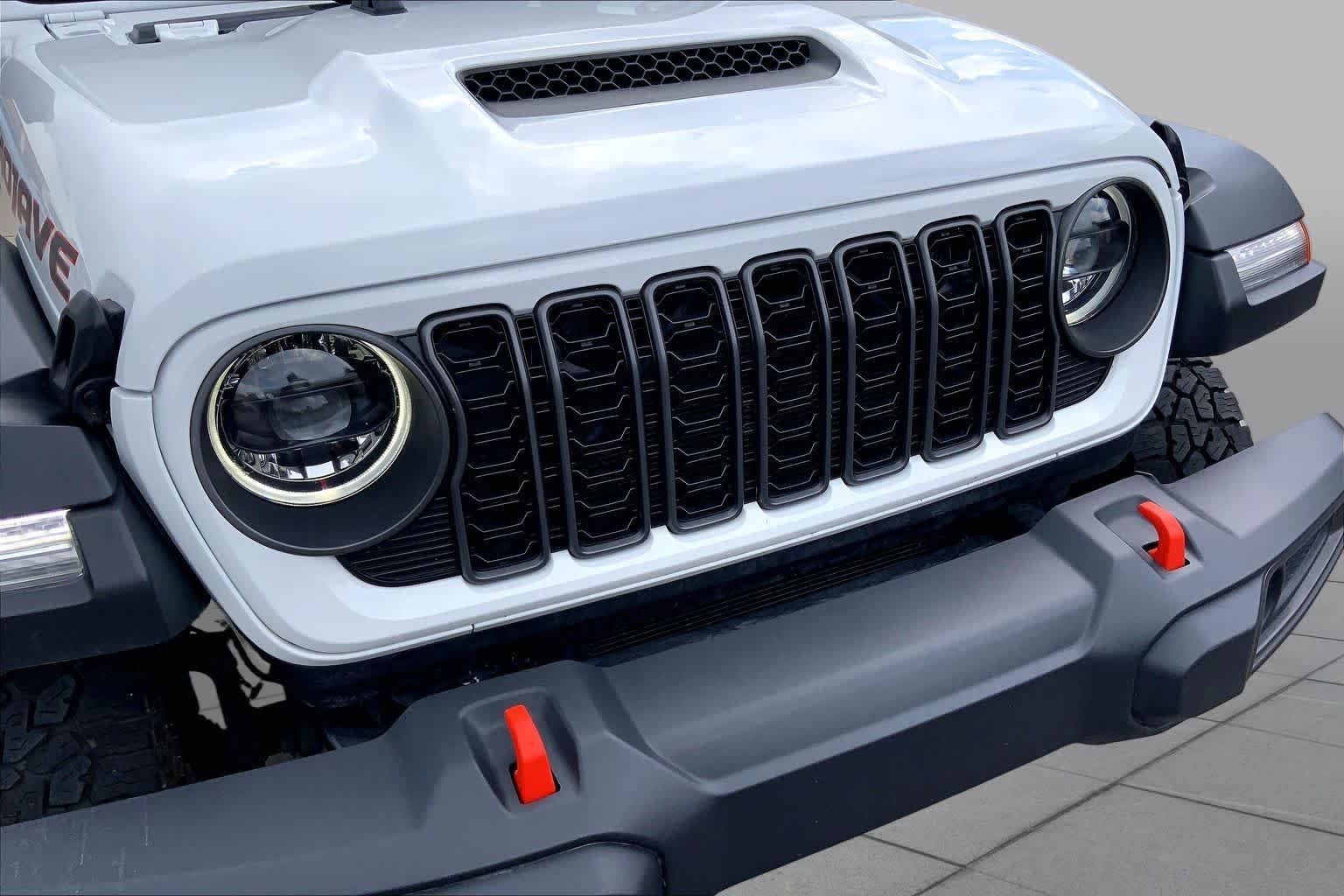 Used 2026 Bright White Clearcoat Jeep Mojave image 29