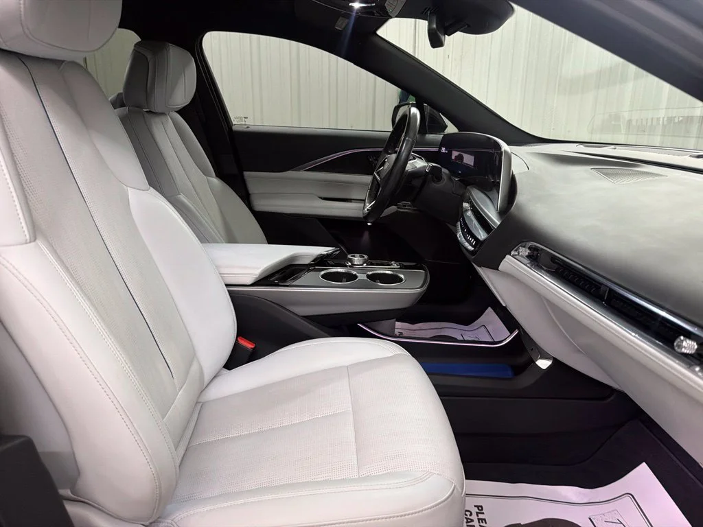 Used 2024 Argent Silver Metallic Cadillac Sport image 25