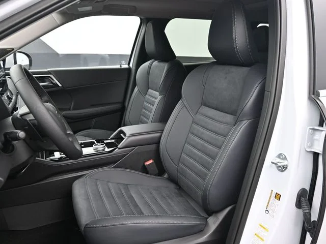 New 2026 White Mitsubishi SE image 5