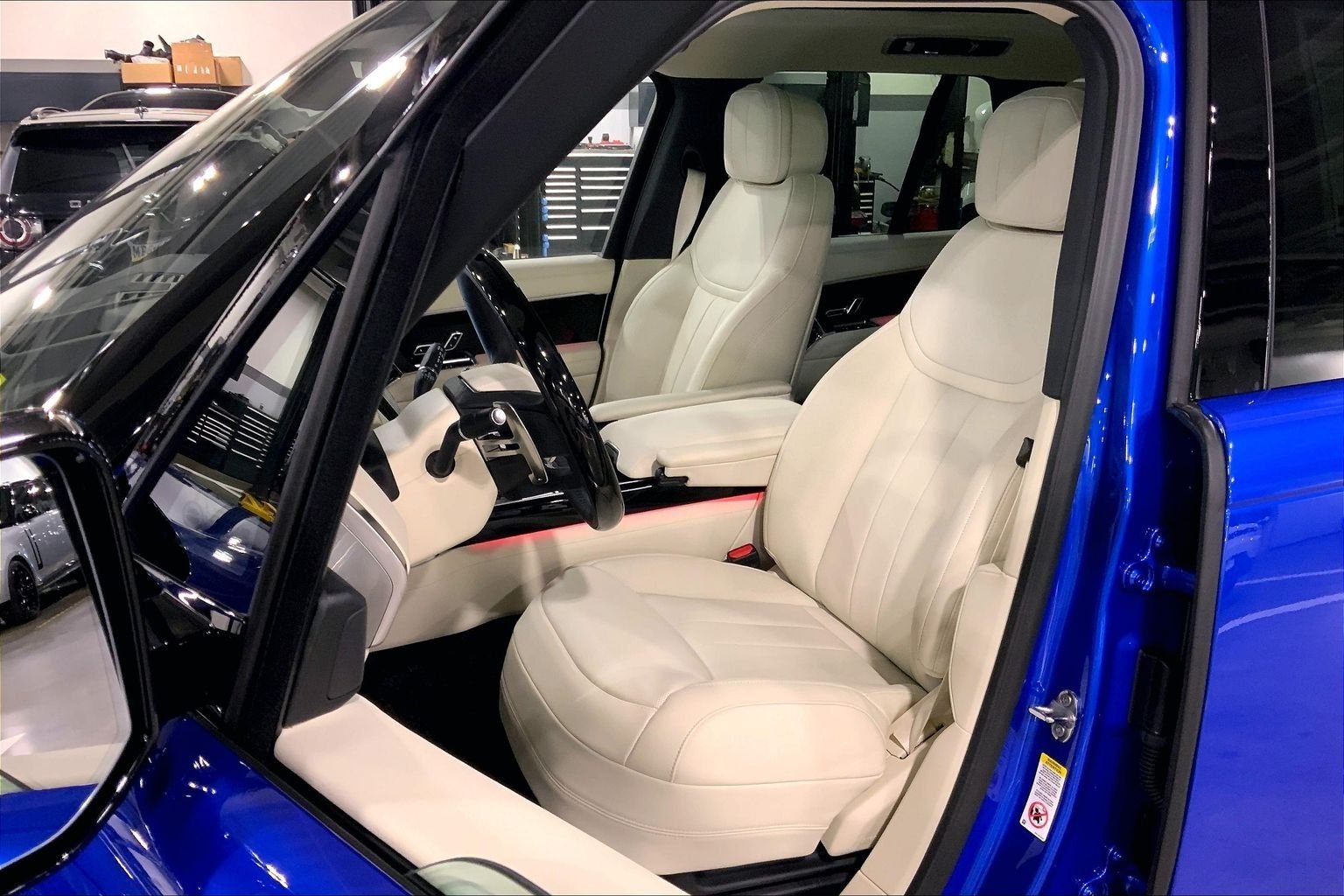 New 2026 Velocity Blue Land Rover SE image 9