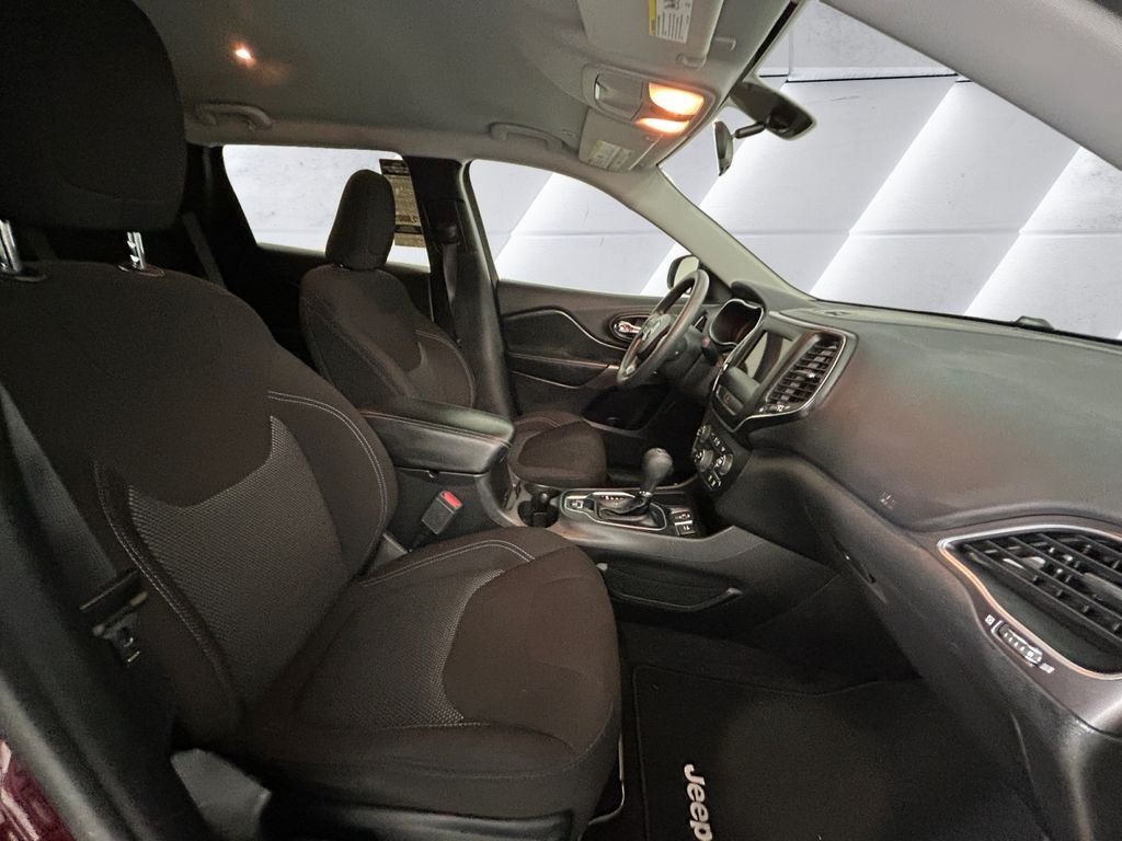 Used 2019 Red Jeep Latitude image 13