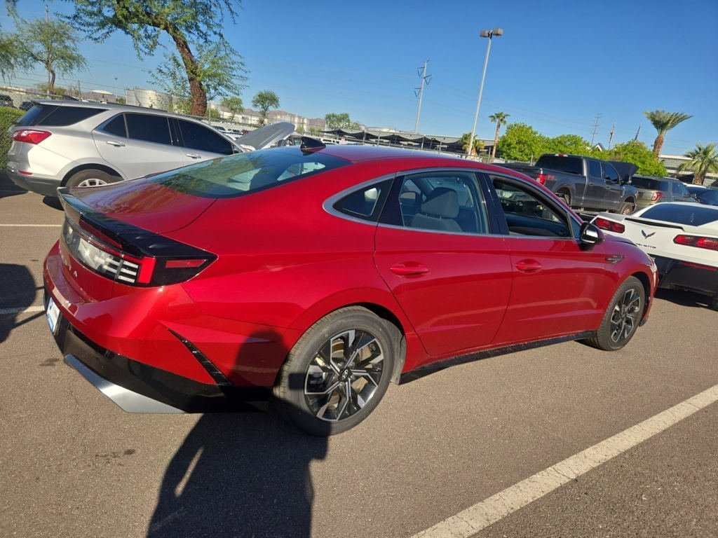 Used 2024 Red Hyundai SEL image 2
