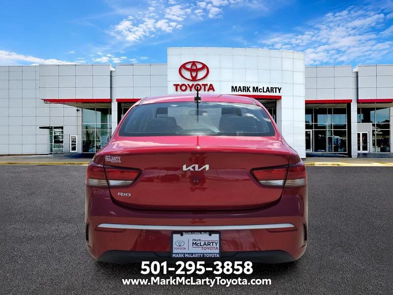 Used 2023 Currant Red KIA S IVT image 4