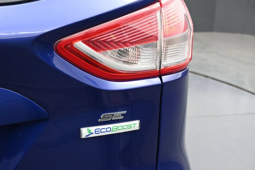 Used 2015 Blue Ford SE image 12