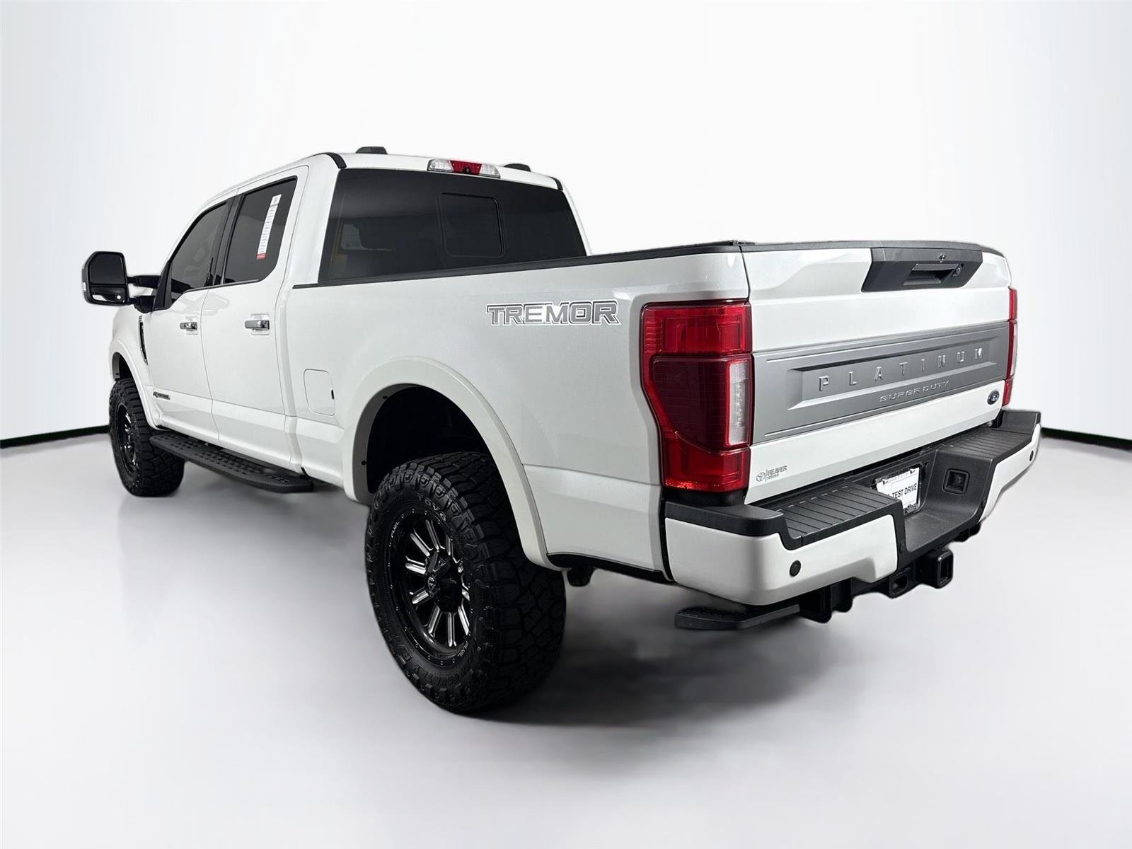 Used 2022 Star White Metallic Tri-Coat Ford Platinum image 13