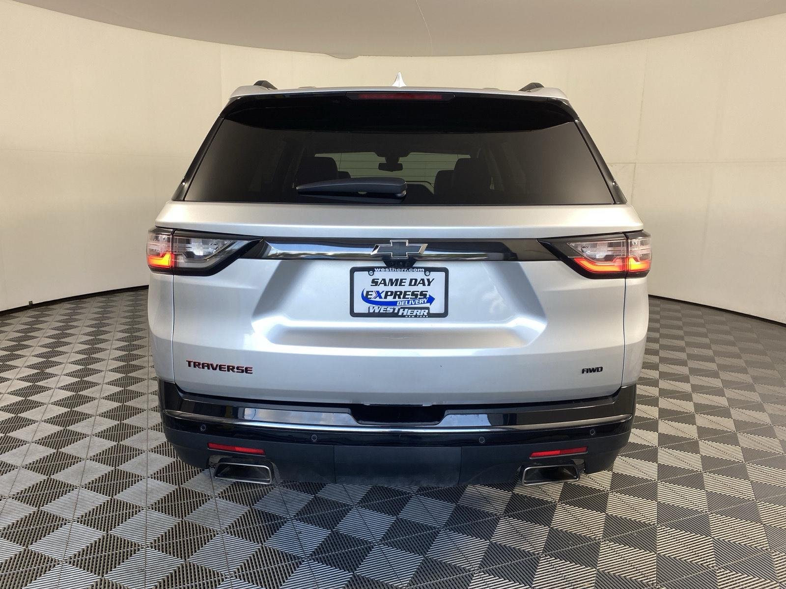 Used 2019 Silver Ice Metallic Chevrolet Premier image 6