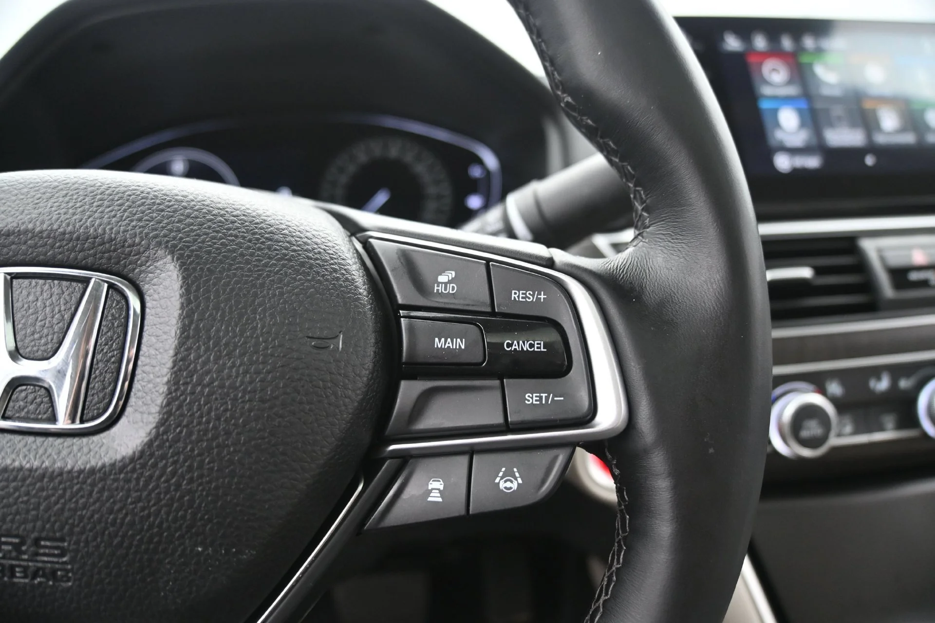 Used 2019 White Honda Touring 2.0T Auto image 28