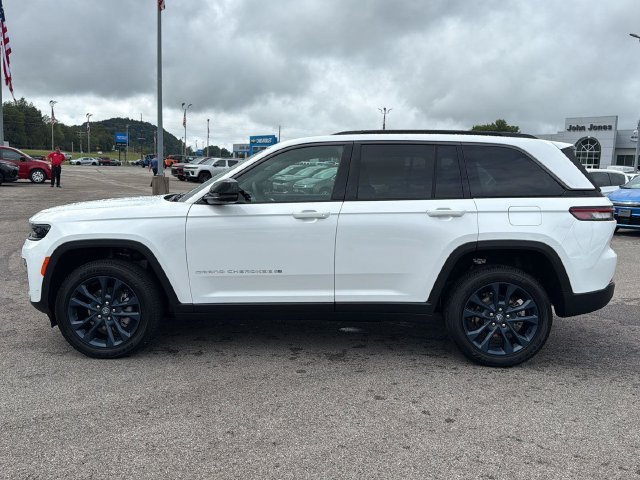 New 2026 Bright White Clear-Coat Exterior Paint Jeep  image 9