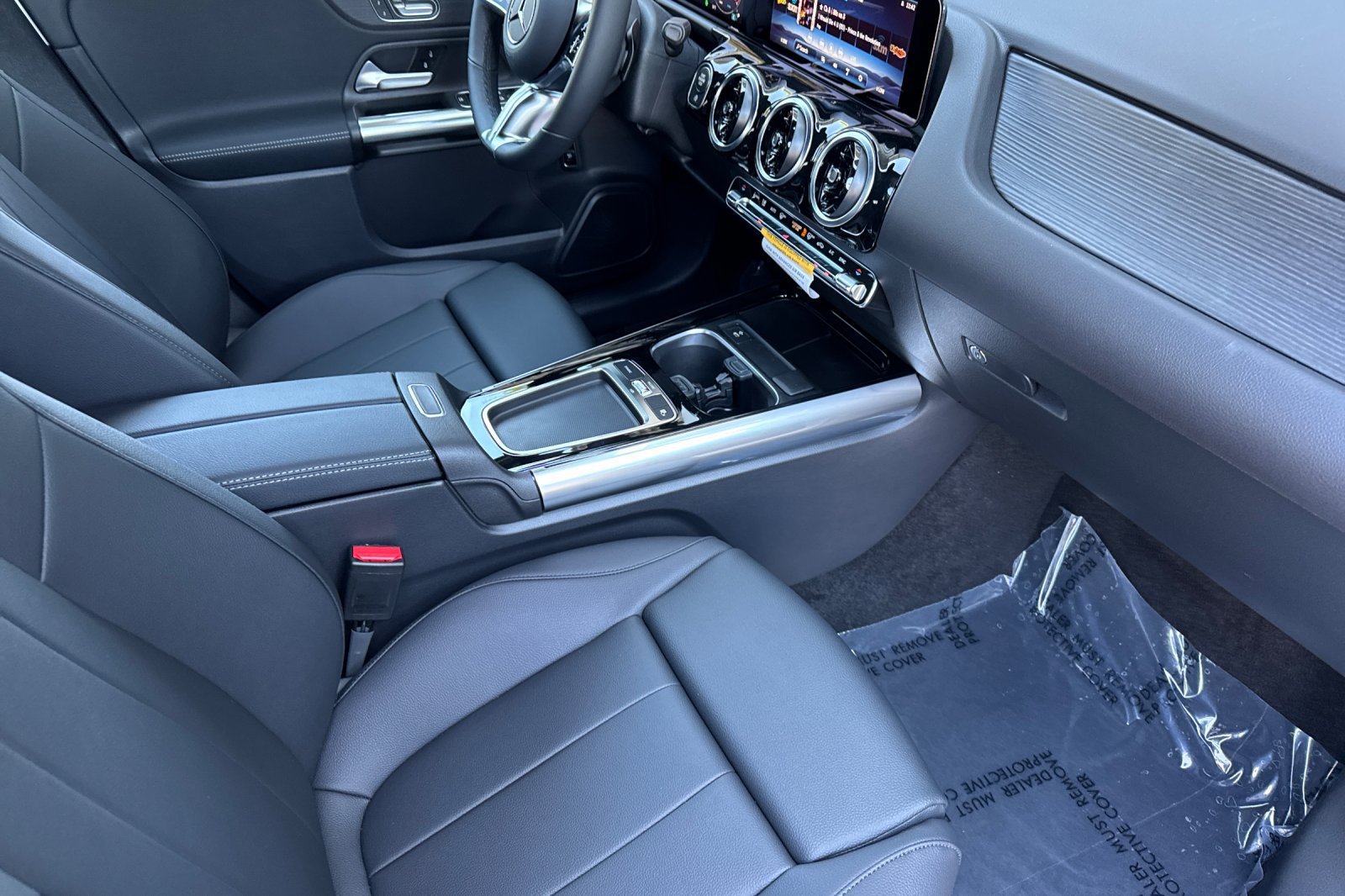 New 2026 Polar White Mercedes-Benz GLA 250 image 9