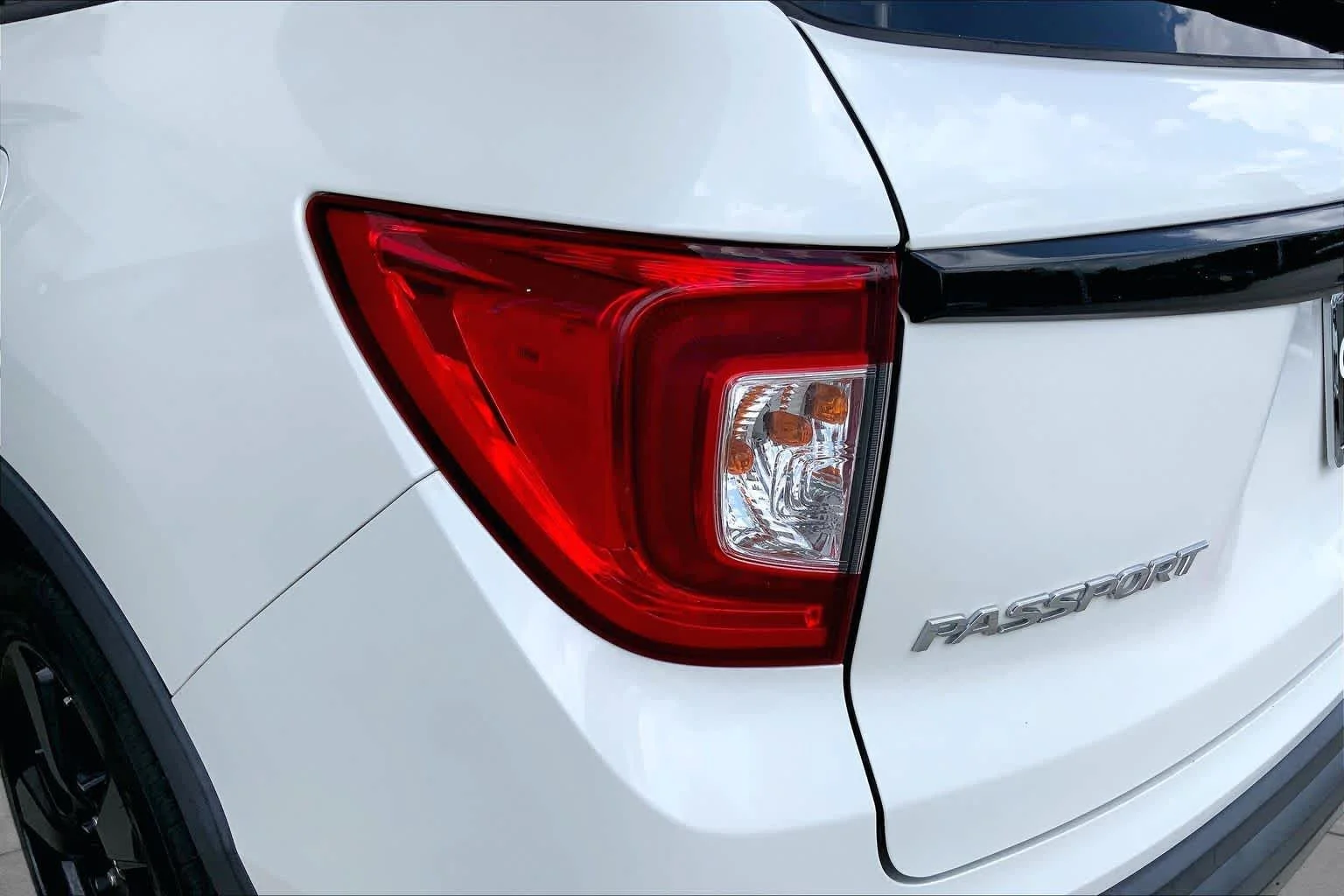 Used 2019 White Diamond Pearl Honda Elite image 27