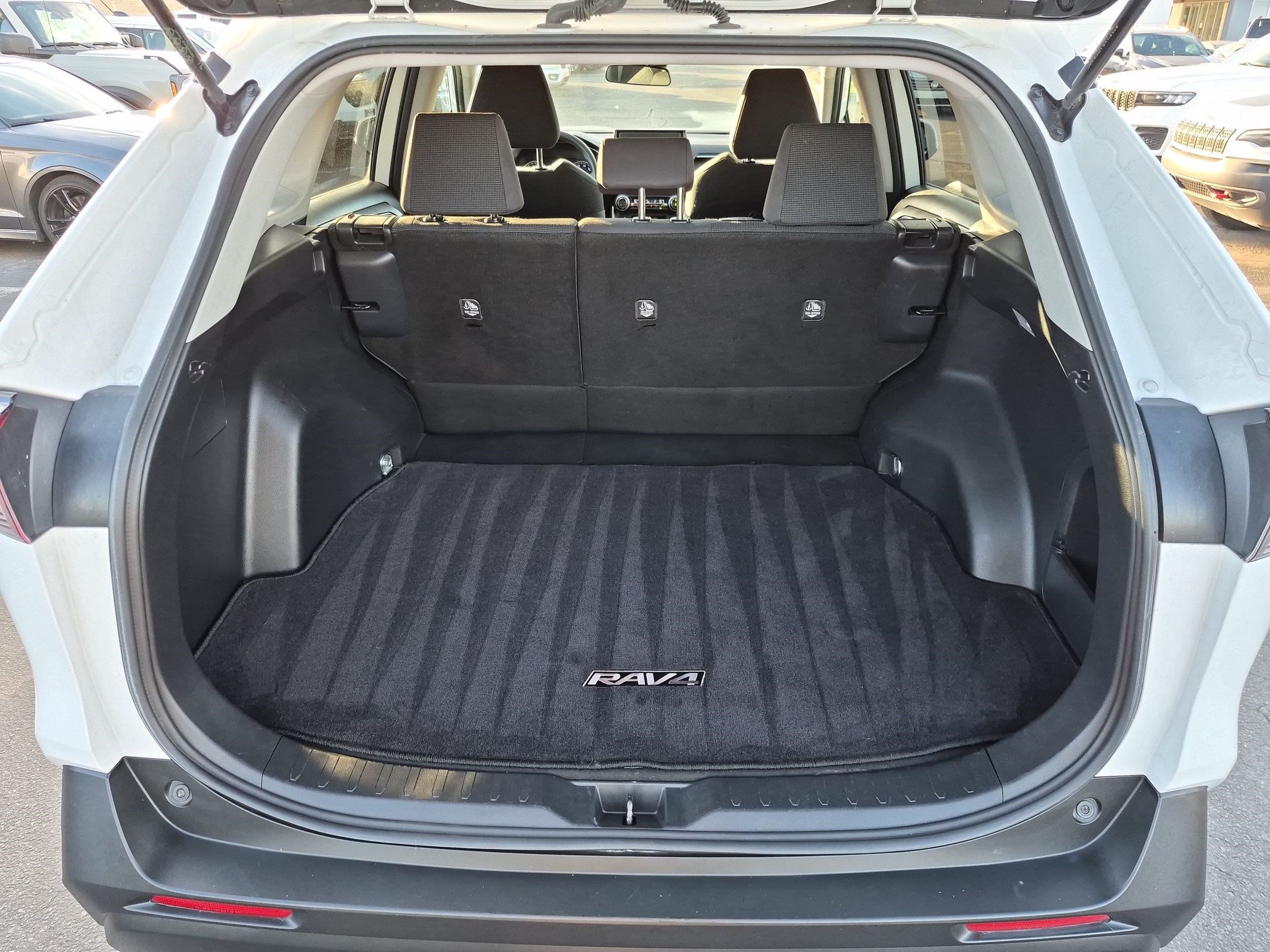Used 2019 Super White Toyota Hybrid LE image 27