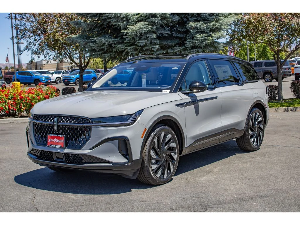 New 2026 Gray Matter Metallic Clearcoat Lincoln Reserve image 4