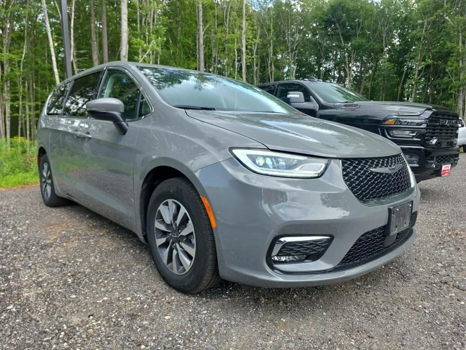 Used 2023 Ceramic Gray Clearcoat Chrysler Hybrid Touring L image 2