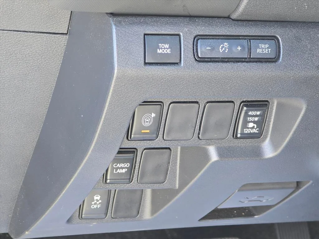 Used 2024 White Nissan SV image 8