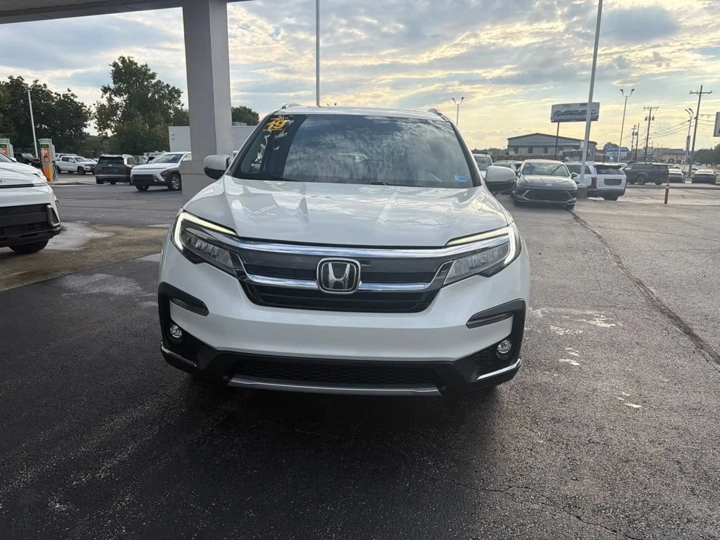 Used 2019 White Honda Touring 7-Passenger image 2