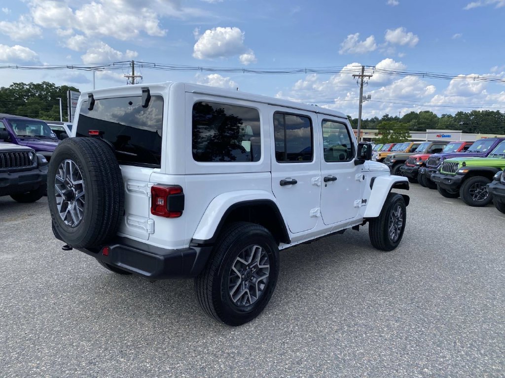 Used 2026 White Jeep Sahara image 3
