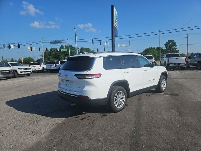 Used 2024 White Jeep Laredo image 6