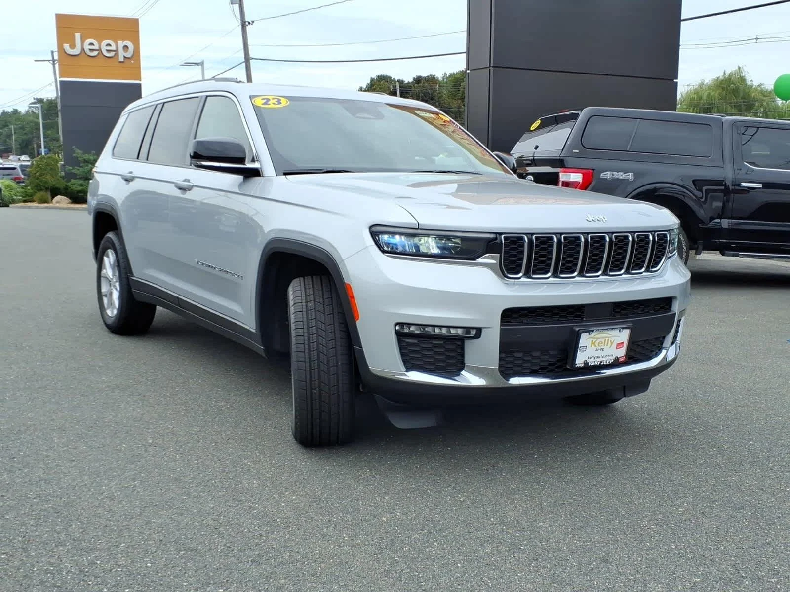 Used 2023 Silver Zynith Jeep Limited image 5
