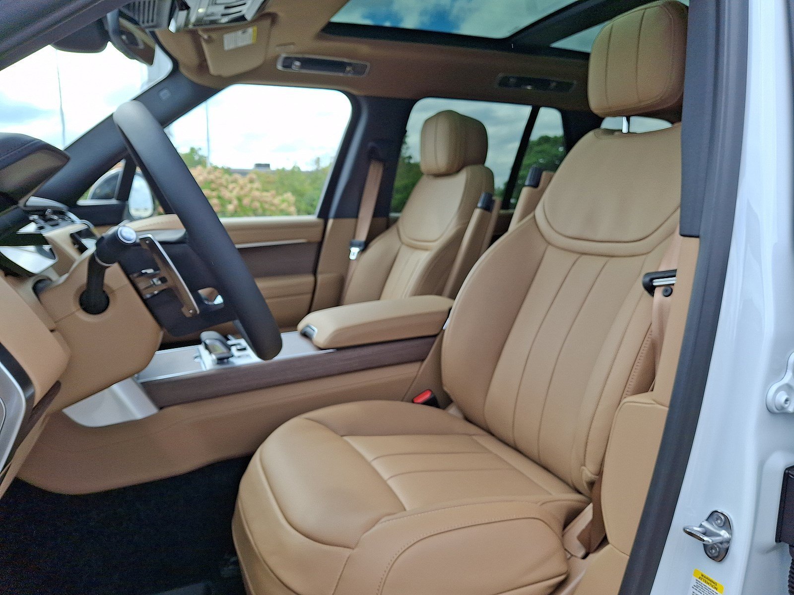 New 2027 Fuji White LAND ROVER SE image 25