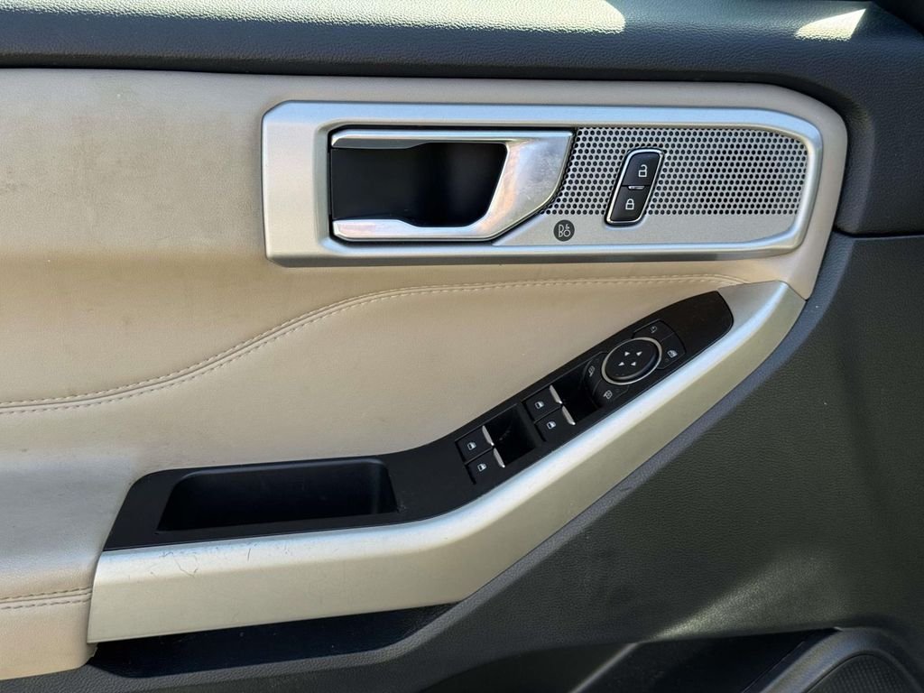 Used 2022 Black Ford Limited image 18