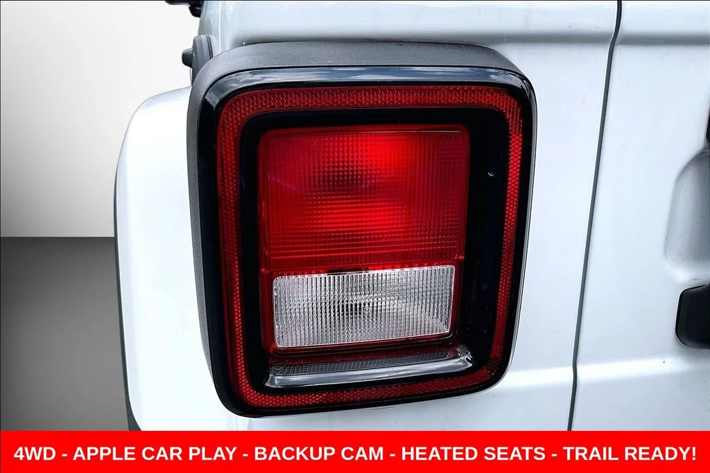 Used 2022 White Jeep Unlimited Sahara image 22