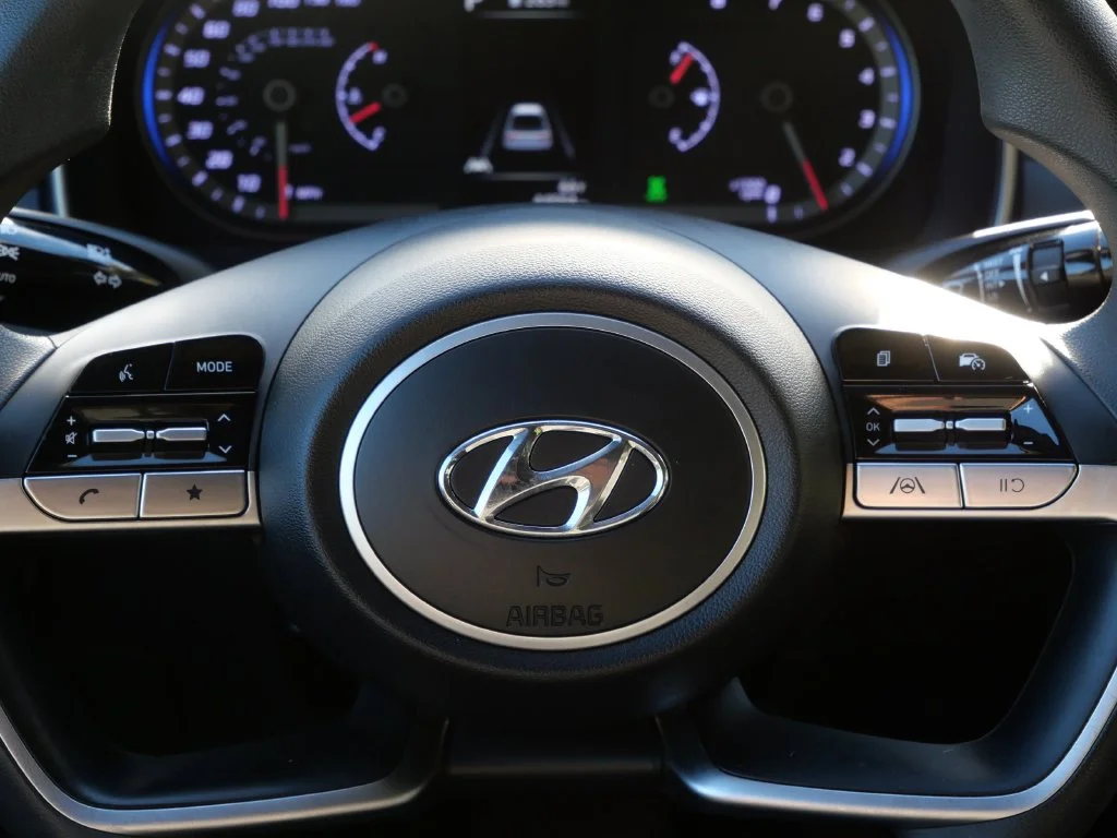 Certified Used 2022 Black Hyundai SEL image 18