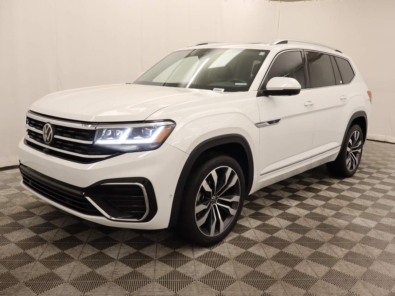 2023 Volkswagen Atlas 3.6L SEL Premium R-Line 4MOTION's photo