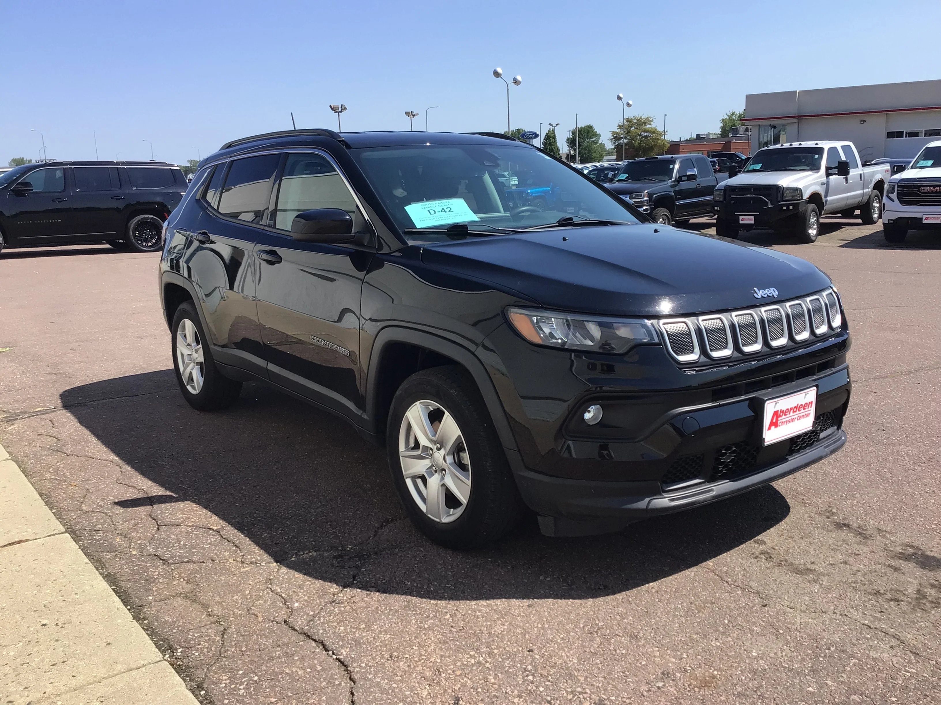 Used 2022 Black Jeep Latitude image 4