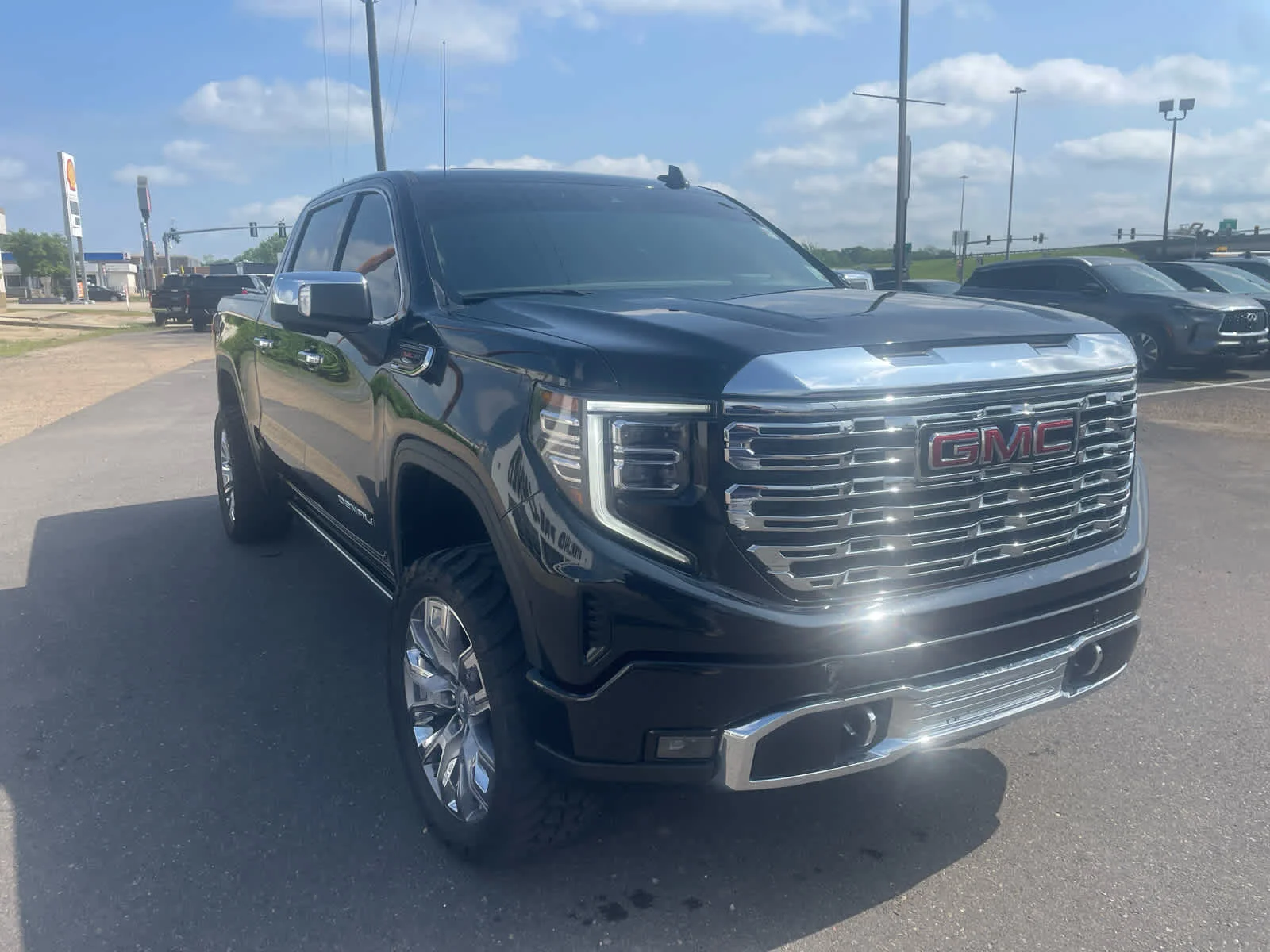 2024 GMC Sierra 4WD Crew Cab Short Box Denali's photo
