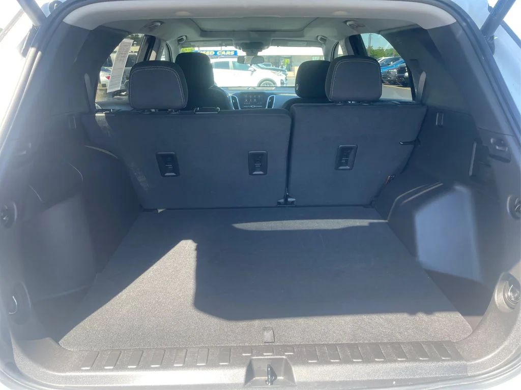 Used 2024 Summit White Chevrolet LT image 24