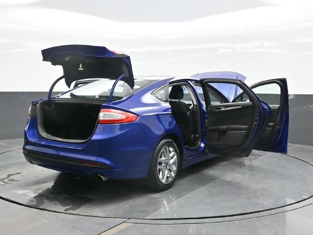 Used 2016 Blue Ford SE image 29