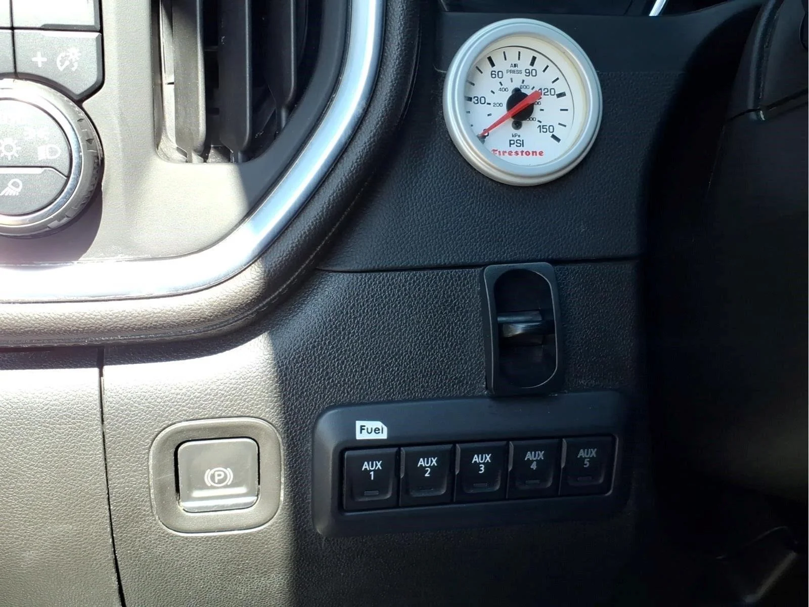Used 2022 IRIDESCENT PEARL TRICOAT Chevrolet LTZ image 17