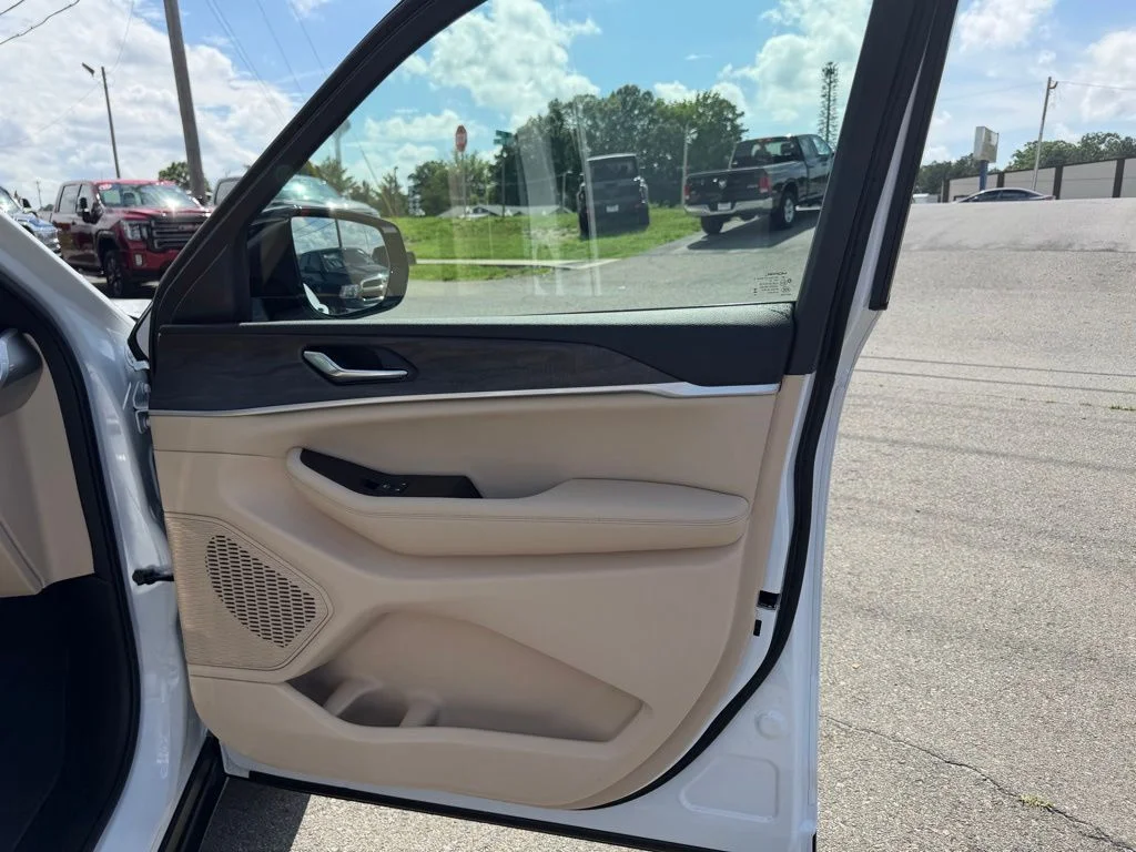New 2026 White Jeep Limited image 29