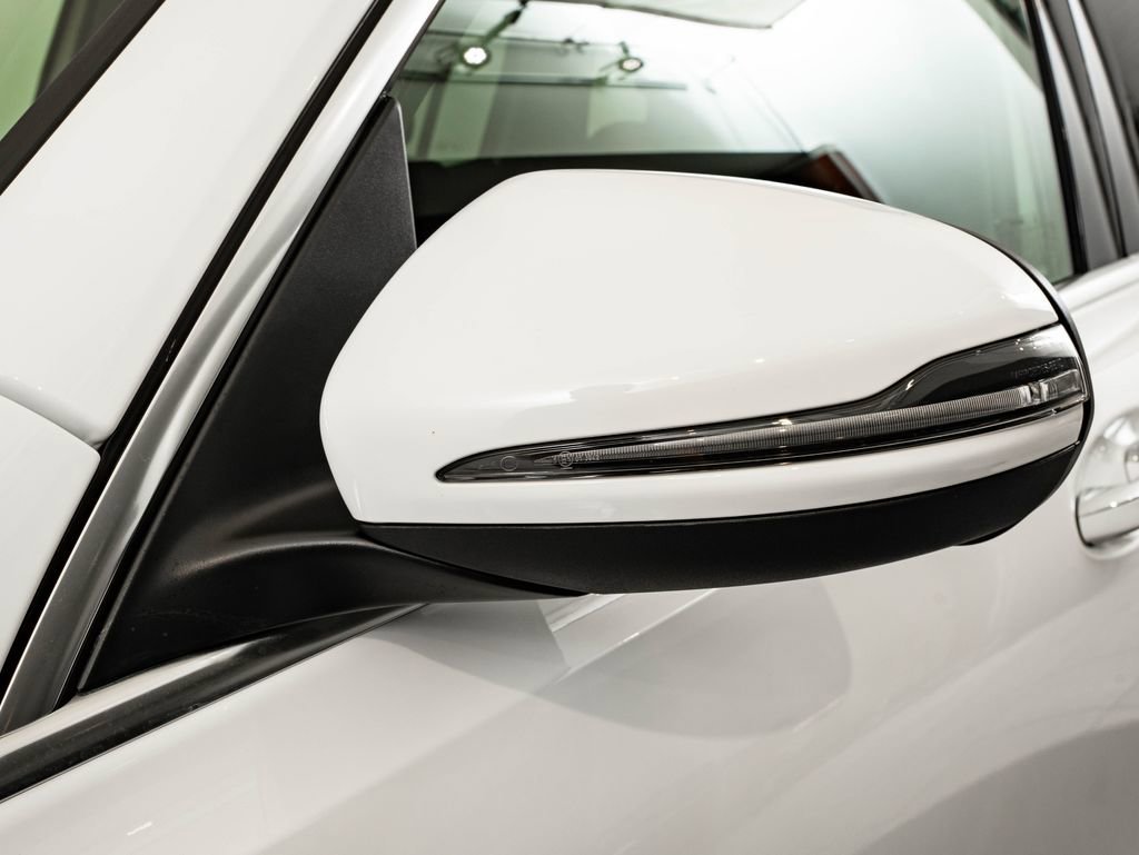 Used 2024 Polar White Mercedes-Benz GLB 250 image 16