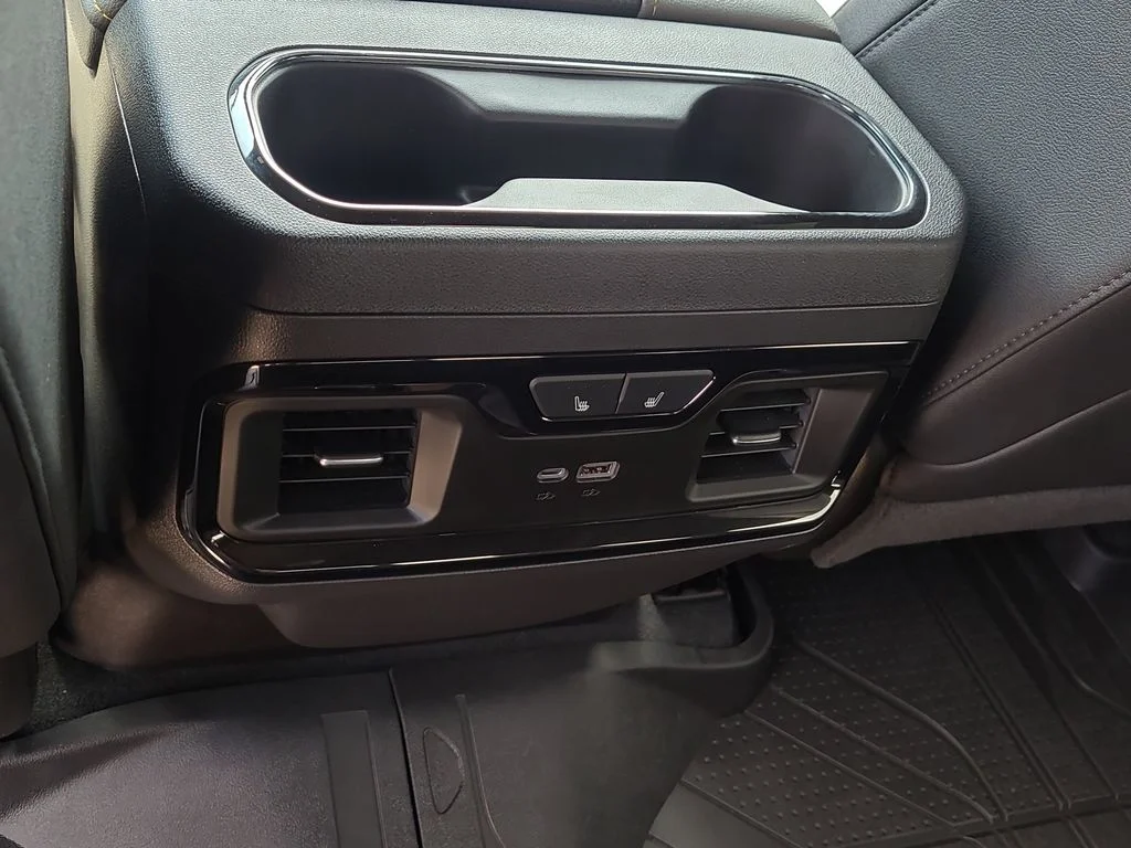 Used 2025 White Chevrolet ZR2 image 17