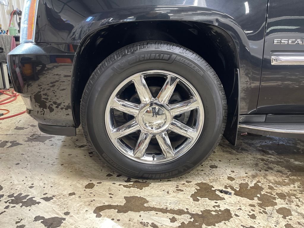 Used 2012 Black Cadillac Luxury image 11