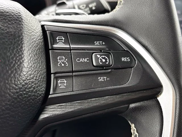 Used 2024 White Jeep Altitude image 18