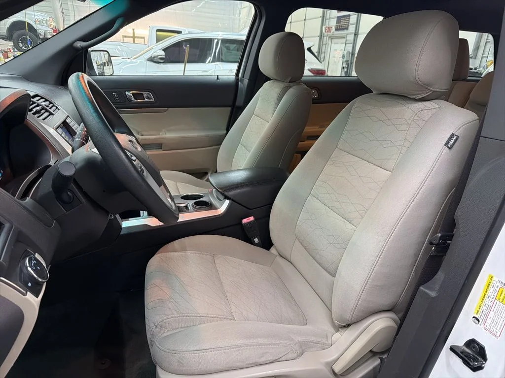 Used 2014 White Ford Base image 33