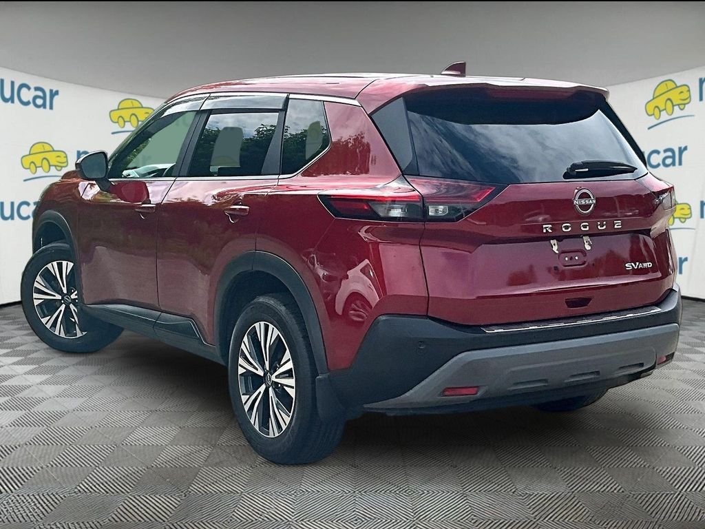 Used 2023 Red Nissan SV image 4