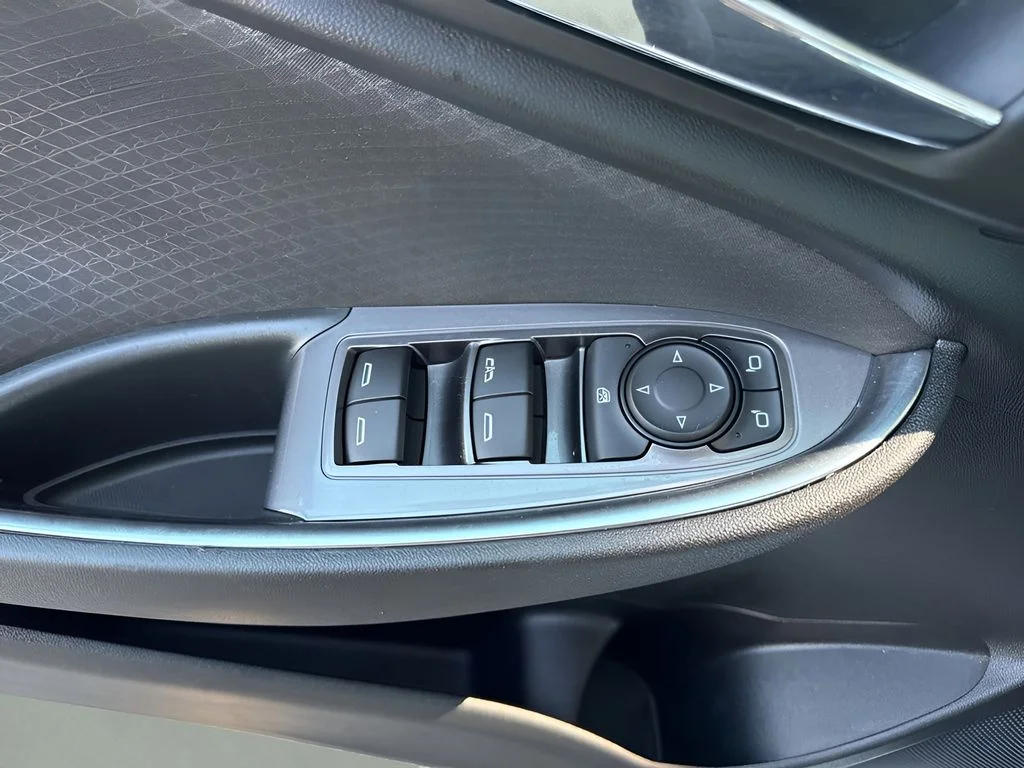 Used 2020 White Chevrolet LT image 27